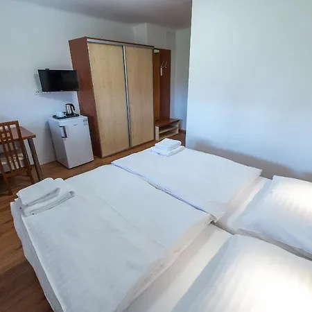 Leknín 4*