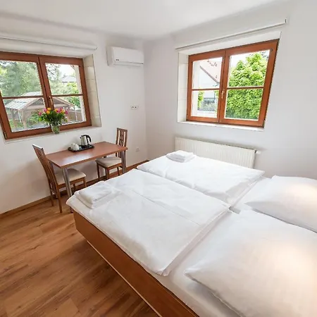 ゲストハウス Leknin トレボン