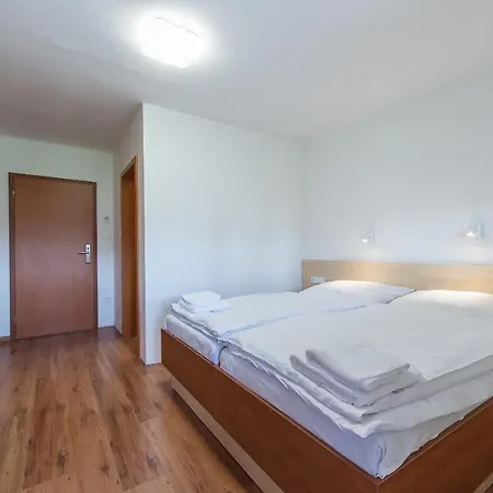 Leknín 4*