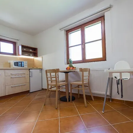 Leknin ゲストハウス トレボン